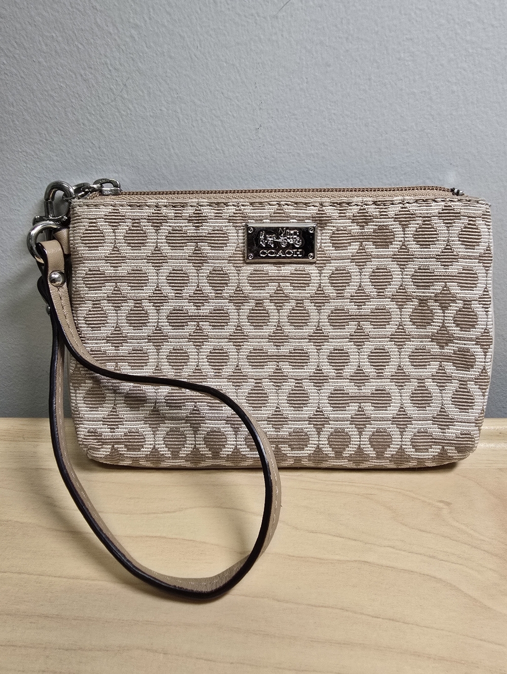 COACH Madison Needlepoint Op Art Zip Top Small Wristlet Warm Khaki & Beige Pouch